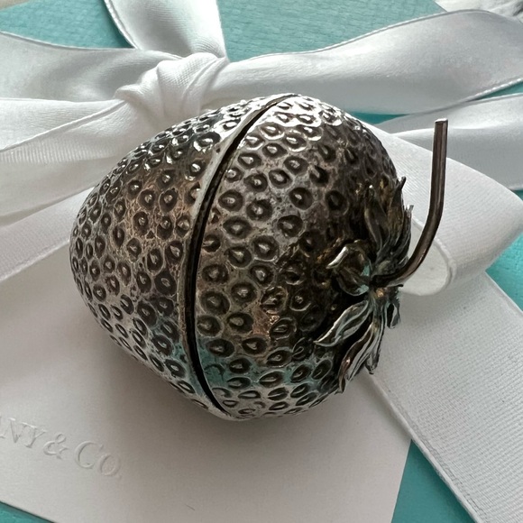 RARE Tiffany & Co. strawberry pill trinket box - Picture 5 of 13